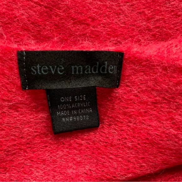 β€οΈLike New Steve Madden Super-Soft Thick Plush RED Muffler Scarf Wrap 22.5"x76" - Picture 10 of 16